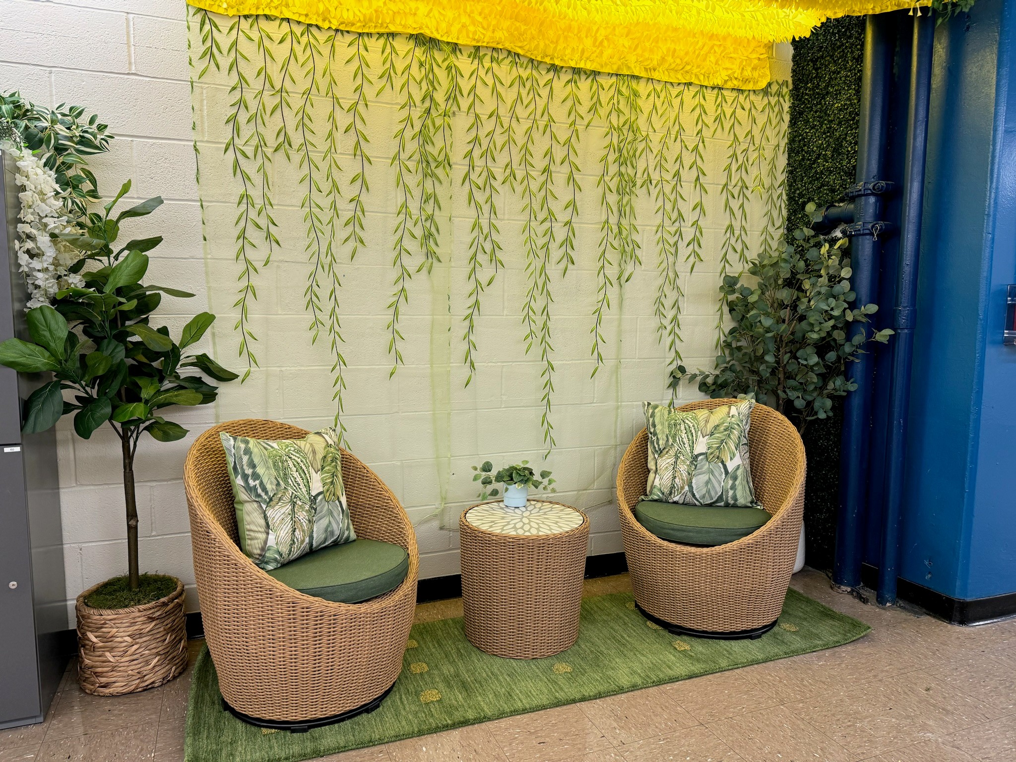 Staff Pause Garden Nook P721X